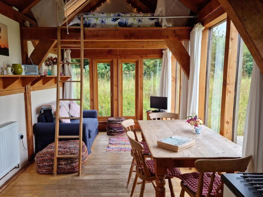 Log Cabin At The Old Summer Dairy Glastonbury Somerton  Luaran gambar